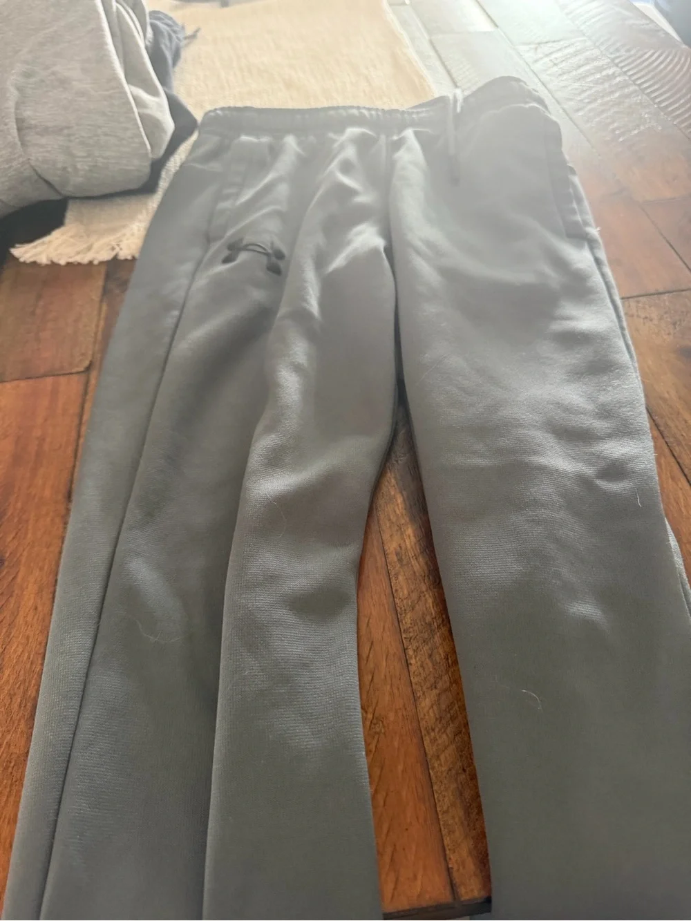 Youth under armour joggers medium